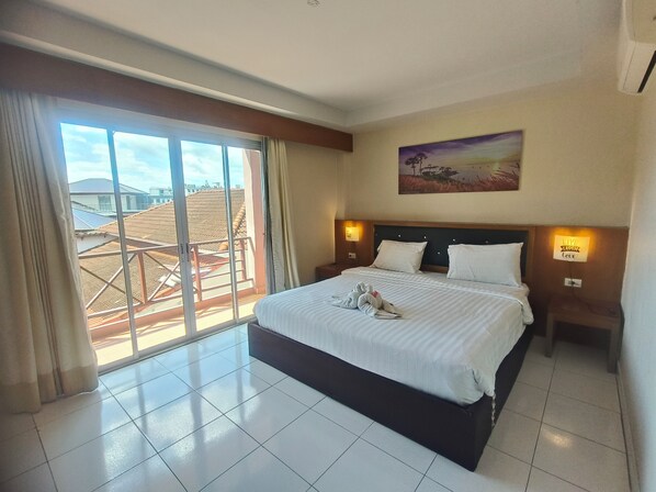 Bureau, espace de travail pour ordinateur portable, Wi-Fi gratuit