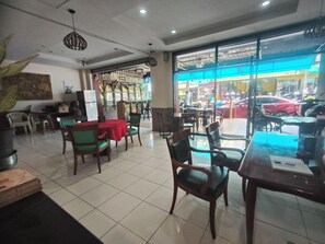 Coin salon dans le hall