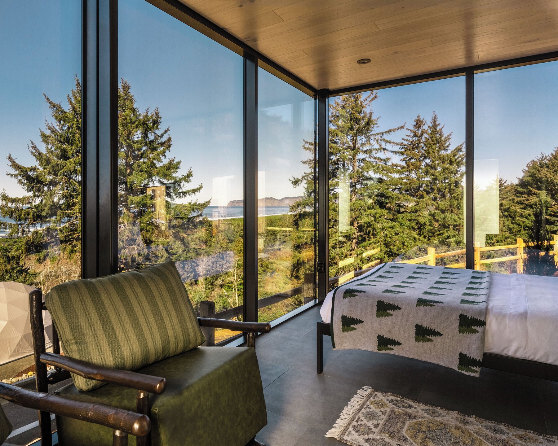 South Cape Mirror Cabin - Sleeps 2 | Premium bedding, down comforters, iron/ironing board (on request)