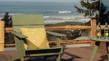 South Cape Mirror Cabin - Sleeps 2 | Terrace/patio