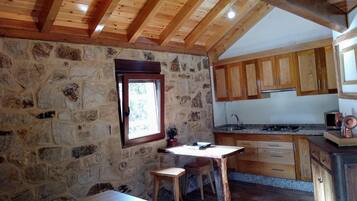 JÀÀkaappi, mikroaaltouuni, uuni, liesi