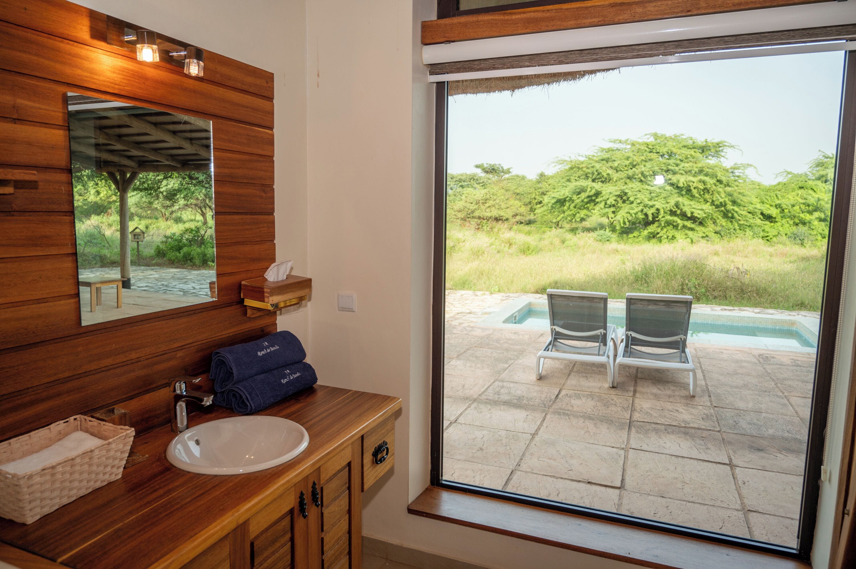 Luxury Double Room, Private Pool, Park View | Bathroom