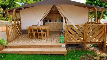 Tent | Exterior