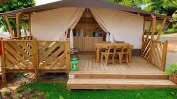 Tent | Exterior