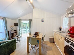 Fridge, microwave, stovetop, electric kettle