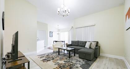 Entire condo with 2BD in Orlando, remote work friendly, downtown area