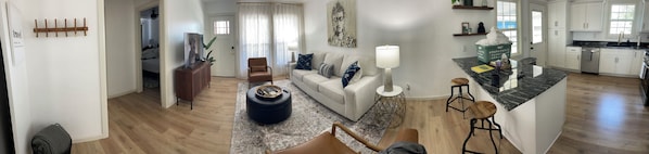 Smart TV - Charming newly remodeled 2-bedroom house in Norman (Norman)