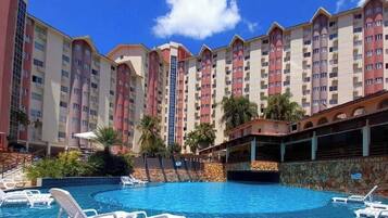 Outdoor pool, a heated pool