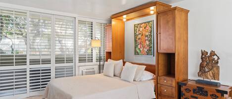 1 bedroom, in-room safe, iron/ironing board, free WiFi