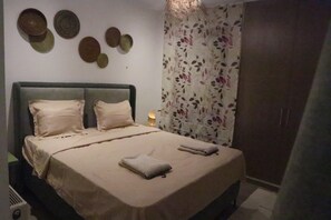 1 bedroom, desk, iron/ironing board, WiFi