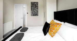 2 dormitorios, tabla de planchar con plancha, wifi y ropa de cama