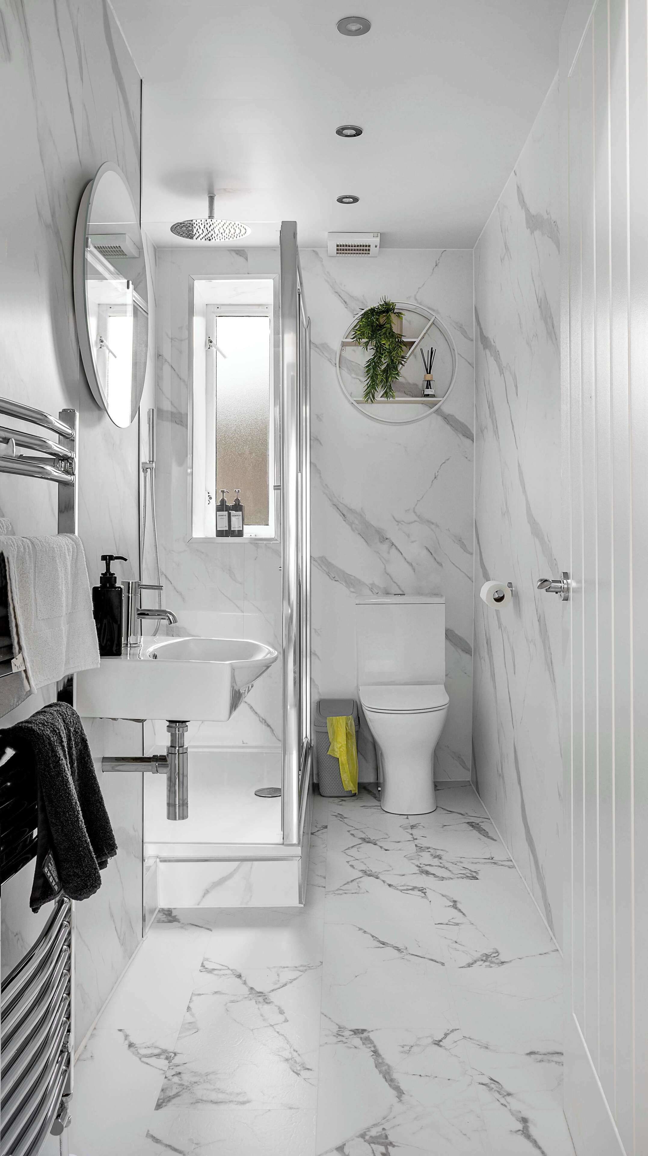 Dusche, Haartrockner, Handtücher