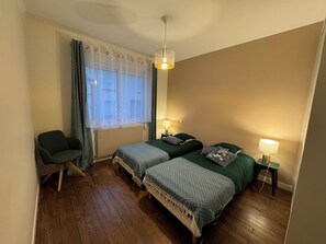 3 bedrooms, iron/ironing board, free WiFi, bed sheets - Cosy house Sables d'Olonne, 4 pers, town center (LES SABLES D'OLONNE)