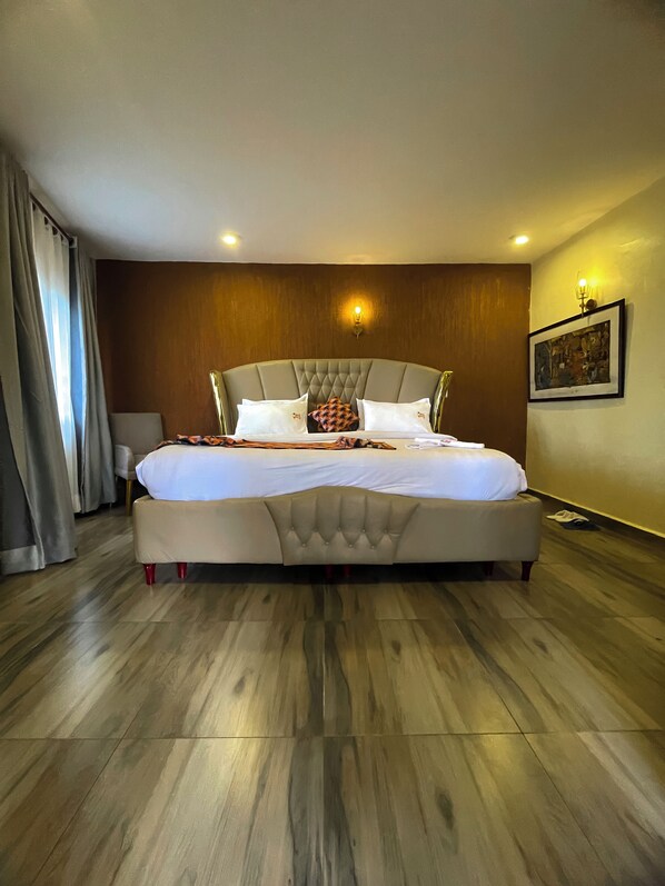 Deluxe-Zimmer, Balkon, Seeblick | Bettwäsche aus ägyptischer Baumwolle, hochwertige Bettwaren