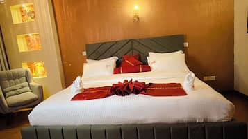 Deluxe-Zimmer, Balkon, Seeblick | Bettwäsche aus ägyptischer Baumwolle, hochwertige Bettwaren