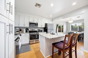 Fridge, microwave, oven, stovetop - Family-Friendly 3BR in Sacramento – Backyard Fun! (Sacramento)