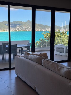 Smart TV, video games, books, stereo -  Luxury Penthouse with Private Rooftop Directly on Beach, Best Location, pool! (Simpson Bay)