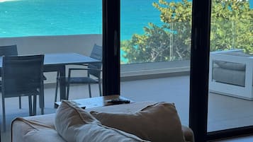 スマートテレビ、テレビゲーム、書庫、ステレオ