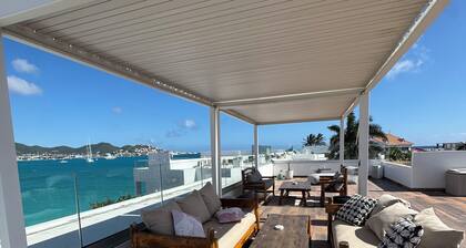Luxury Penthouse with Private Rooftop Directly on Beach, Best Location, pool!