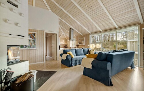 Nice home in Ebeltoft with sauna