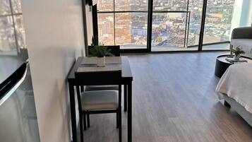 1 chambre, fer et planche Ă repasser, Wi-Fi, draps fournis