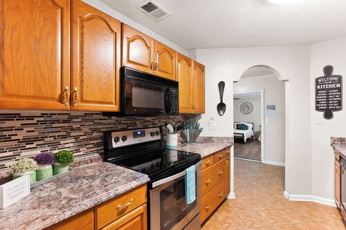 Large Groups & Pets Welcome Sleeps 12 w/Game Room