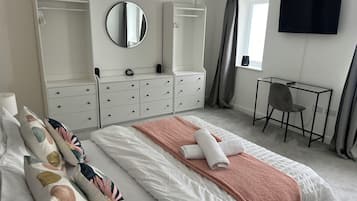 2 bedrooms, iron/ironing board, free WiFi, bed sheets
