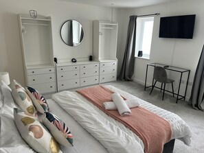 2 bedrooms, iron/ironing board, free WiFi, bed sheets