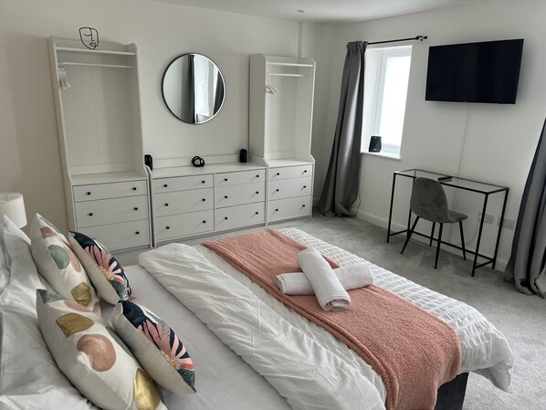 2 bedrooms, iron/ironing board, free WiFi, bed sheets