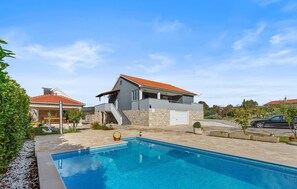 A heated pool - Lovely home in Cvrljevo with private swimming pool, can be inside or outside (Cvrljevo)