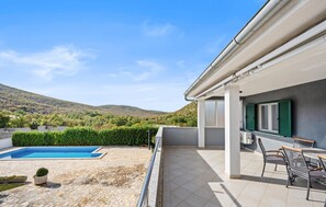 Outdoor dining - Lovely home in Cvrljevo with private swimming pool, can be inside or outside (Cvrljevo)