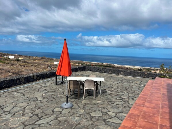 Outdoor dining - Los Morales - Terrace of Dreams, El Hierro (Frontera)