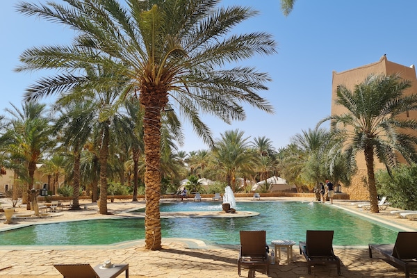 Hồ bơi ngoài trời