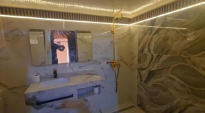Habitación presidencial-1 cama matrimonial o 2 individuales | Baño | Regadera, jabón, shampoo, papel de baño