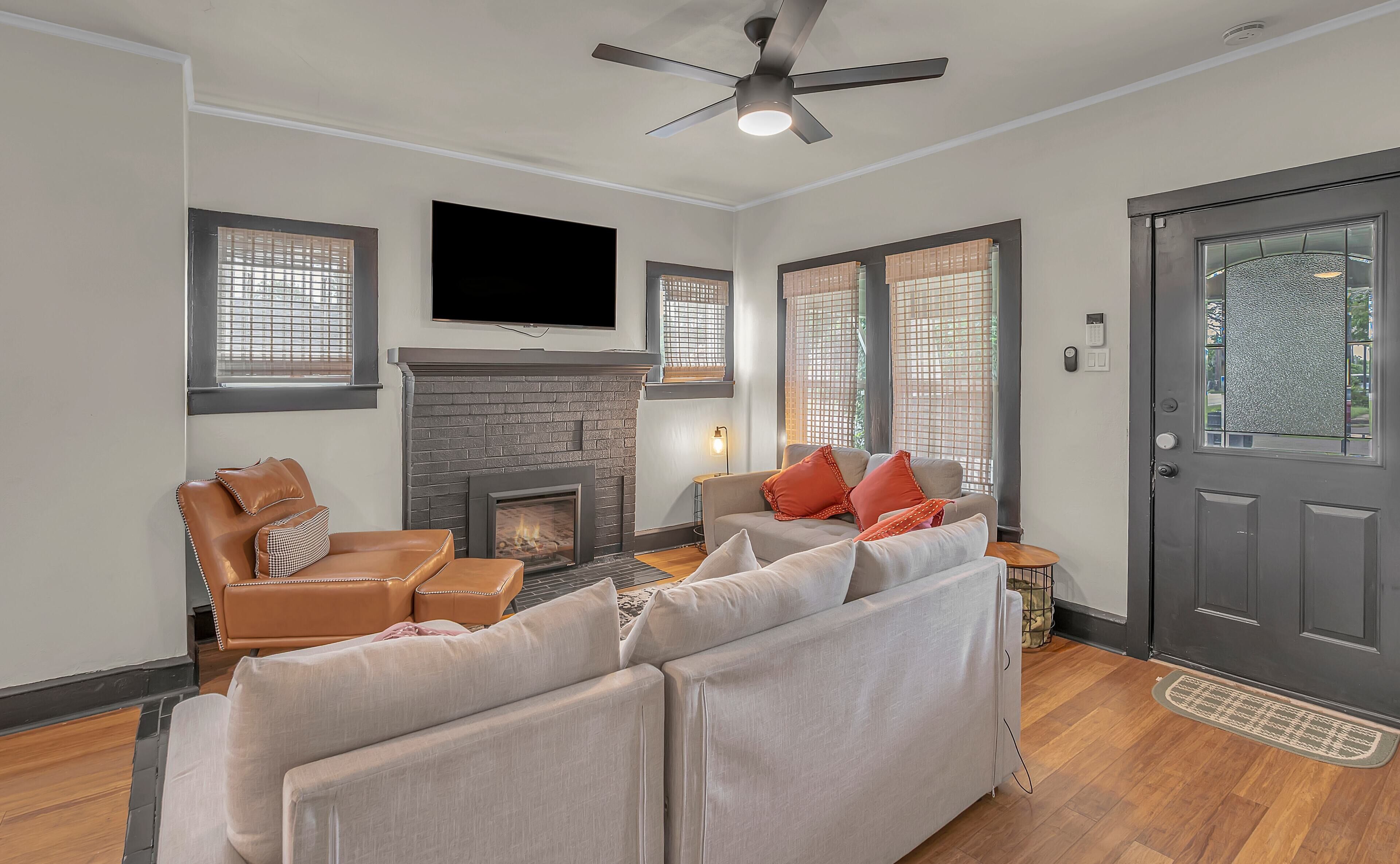 Smart TV, fireplace