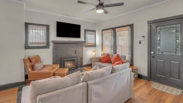 Smart TV, fireplace