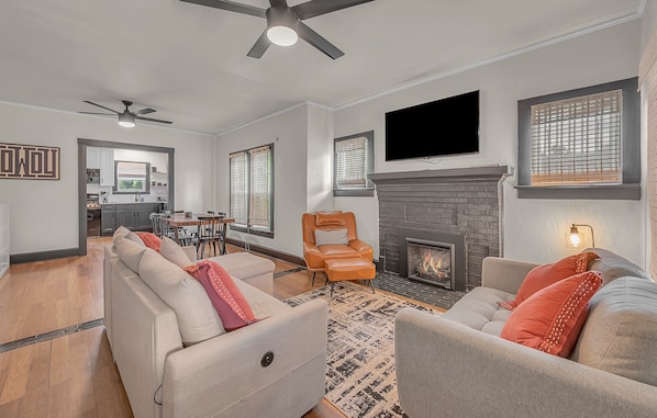 Smart TV, fireplace
