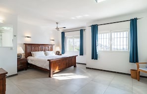 5 bedrooms, travel cot, free WiFi, bed sheets - Cozy home in Benalmadena (Benalmadena)