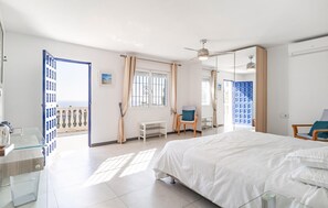 5 bedrooms, travel cot, free WiFi, bed sheets