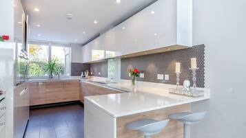 Dishwasher, cookware/dishes/utensils