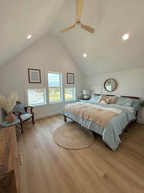 3 sovrum, skrivbord, gratis wi-fi och sängkläder