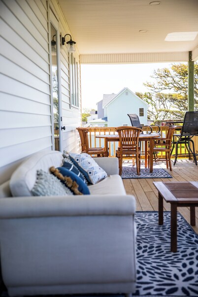 Brand NEW 3 bedroom waterfront cottage on Harker's Island!