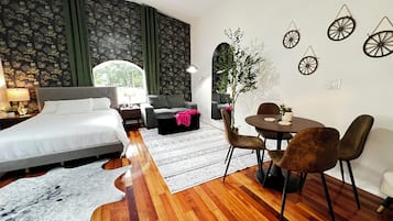 1 habitación, tabla de planchar con plancha, wifi y ropa de cama