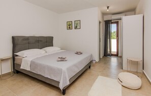 4 soverom, strykejern/-brett, reiseseng for barn og wi-fi (inkludert)