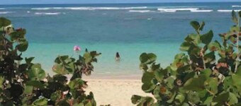 2-bedroom condo steps to the beach!🏝️ 