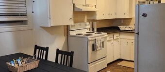 Fully furnished 2 bedrooms townhouse