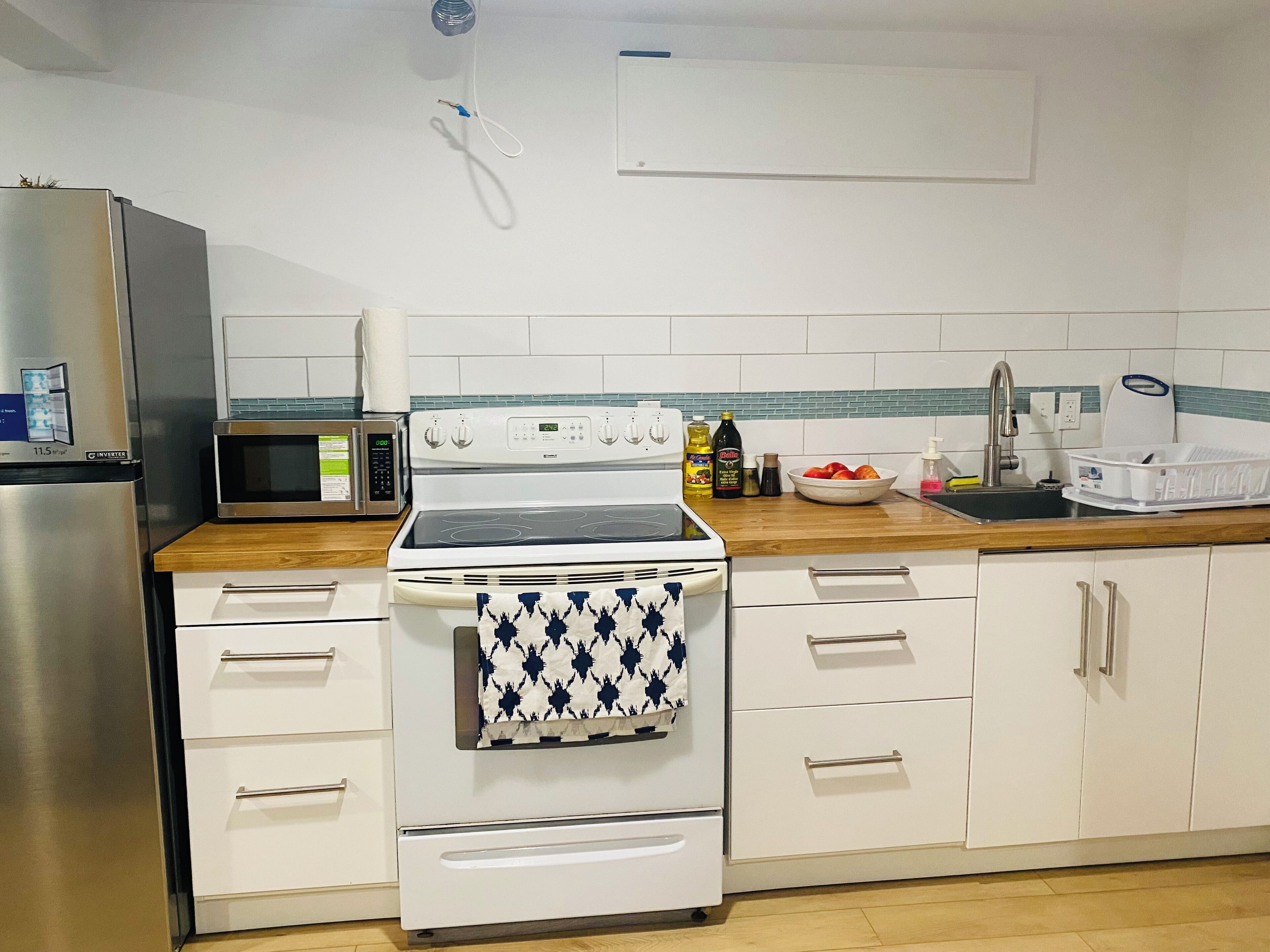 Kylskåp och mikrovågsugn