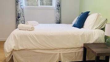 2 bedrooms, iron/ironing board, WiFi, bed sheets