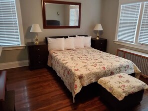 3 habitaciones, tabla de planchar con plancha, wifi y ropa de cama