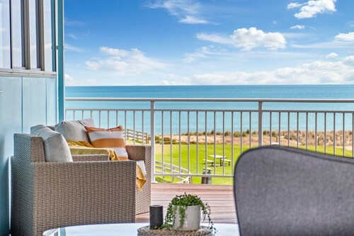 Iconic Blue Beachfront Studio